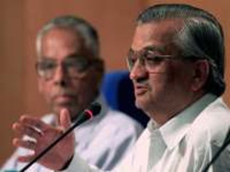 'Pak, a nuke power; India is better'