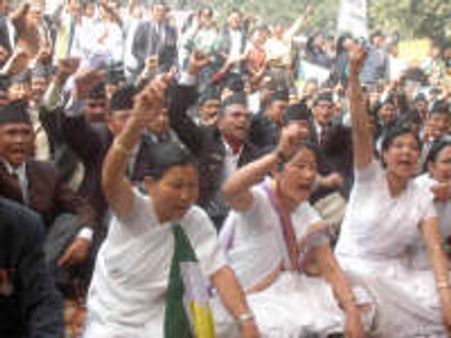 WB: 15 people injured in Adivasi Gorkha clash