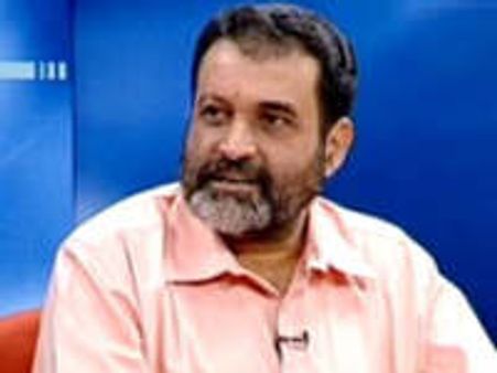 Infosys freezes recruitment, to trim salaries