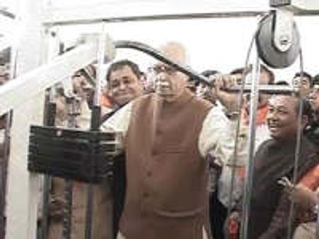 PM candidate, Advani kickstarts LS campaign polls