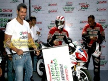 Castrol passion hunt begins in Mumbai