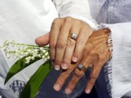 68-yrs-old granny ties knot 23 times