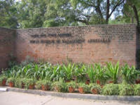 Recession: Future gets bleak for IIM-A students