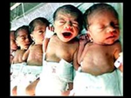 Octuplets to get free clothes for 1yr