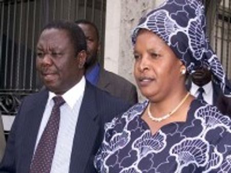 Zimbabwe PM hurt in crash, wife dies