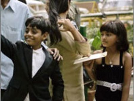 Slumdog kids date with Sonia Gandhi