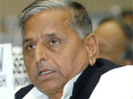Mulayam threatens lady Election officer