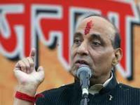 BJP not to be silent on Varun issue: Rajnath Singh