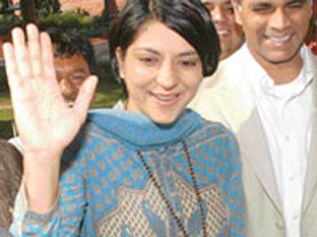 Its Mahesh Jethmalani Vs Priya Dutt in Mumbai