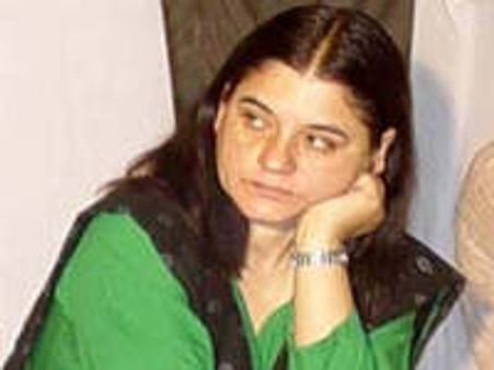 Lalu threatened to kill Varun: Maneka Gandhi
