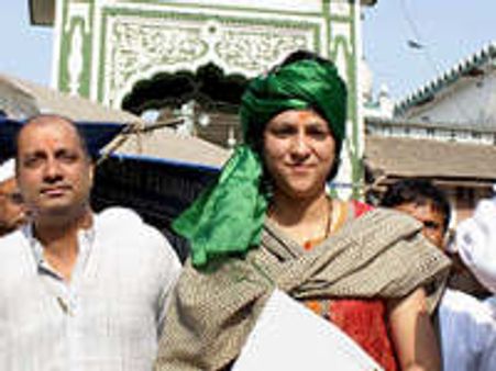 Priya Dutt files nomination from Mumbai North