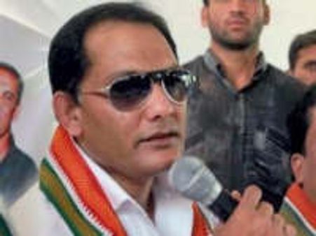 Kapil Dev campaigns for Cong's Azharuddin