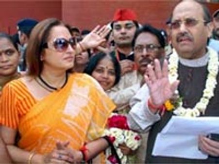 Jaya Ho! Amar Singh not to resign