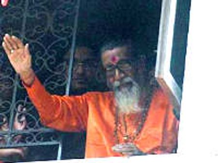 Why did you ditch: Thackeray asks Marathis