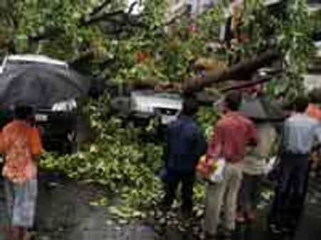 Buddhadeb visits cyclone hit areas in Kolkata