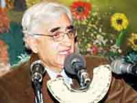 Govt assures not to layoff Satyam workers