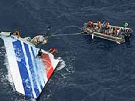 Air France flight 447's tail recovered