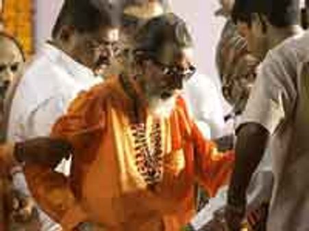 Sena chief Bal Thackeray hospitalised in Mumbai