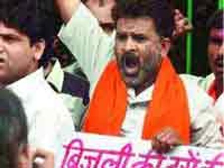 Angry Shiv Sena burns billing office in Mumbai