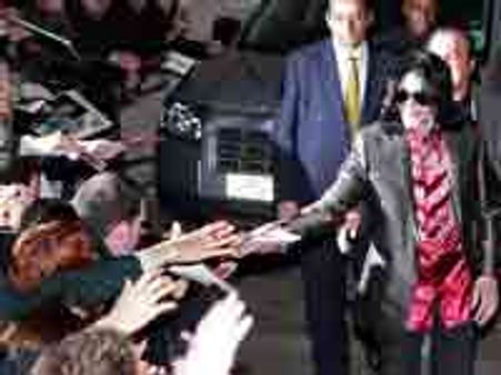 MJ's Fans frown as Neverland funeral gets canceled