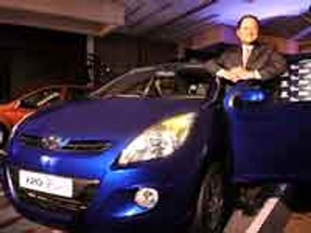 Hyundai unveils petrol, diesel variants of i20