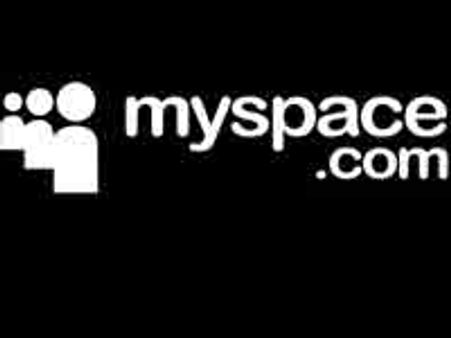 US police forced to quit over steamy MySpace pics