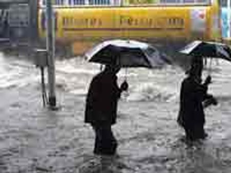 Heavy rains cripple Mumbai again