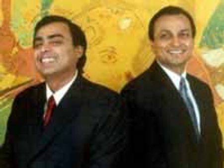 Oil Ministry is favouring Mukesh, says Anil Ambani