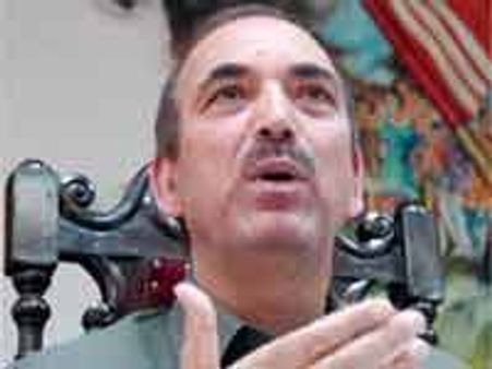 Rida's family demands apology from Azad