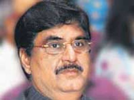 BJP leader Gopinath Munde detained in Mumbai
