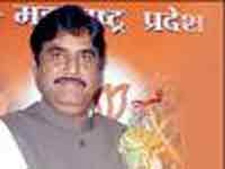 Munde willing to break law & visit Sangli