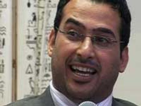 Paper work delays Iraqi show thrower's release