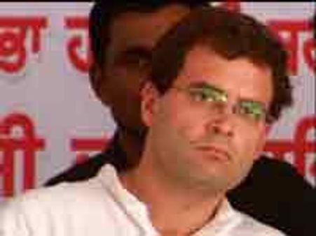 Three teenagers detained for stoning Rahul's train