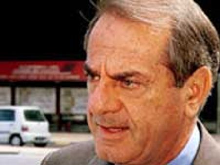 Halt prosecution against Quattrochi: Centre to SC