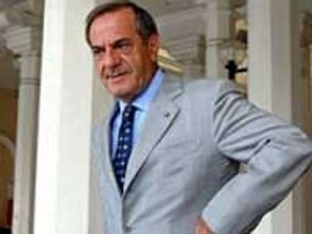 Centre pressuring CBI to let off Quattrocchi: BJP