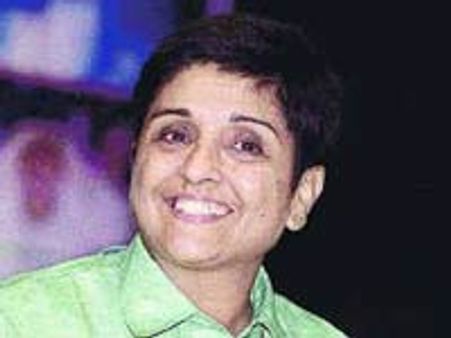 Aamir, Hazare backs Bedi as the new CIC