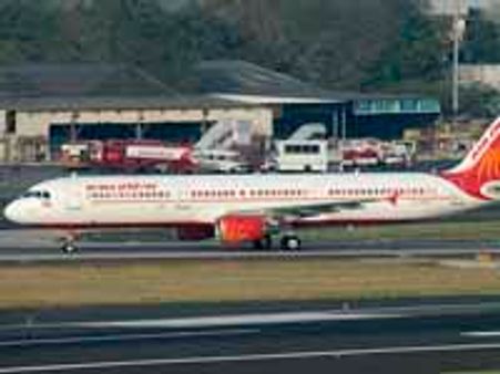 6 pilots grounded after plane-skid in Mumbai