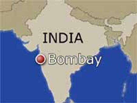 Local train derails at Thane