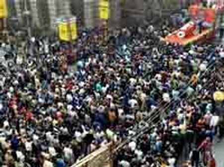 Thousands pay last respects to Jyoti Basu