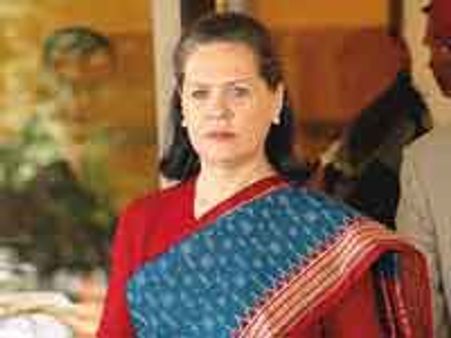 Control sugar prices, Sonia tells Pawar