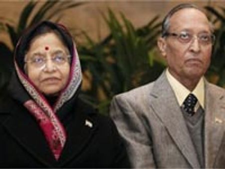 Prez's husband grabs land from Amravati farmer