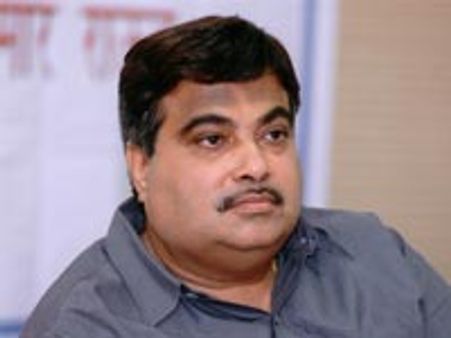 Pak should focus on combating poverty: Gadkari
