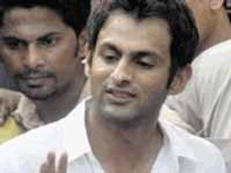 Shoaib furnished wrong info on divorce papers