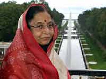President Pratibha Patil Visits Luoyang