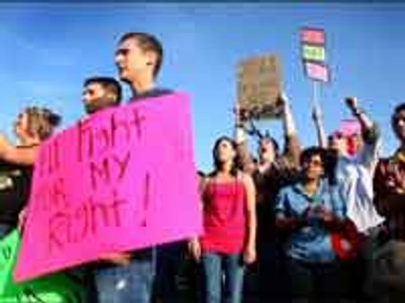 US court overturns California gay marriage ban