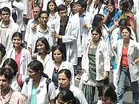 Safdarjung doctors' strike continues in Delhi