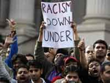 Oz teenagers with baseball bats beat, kick Indian