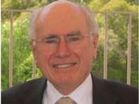 Former Oz PM Howard faces shoe attack
