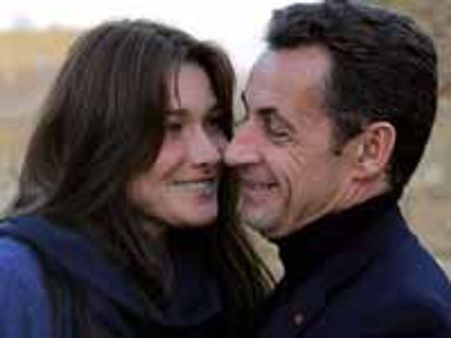 Carla Bruni wishes for a son, visits Chishti darga