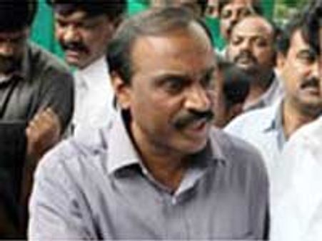 Reddy brothers may lose mining license